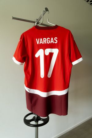 Ruben Vargas: Signiertes Trikot EURO 2024
