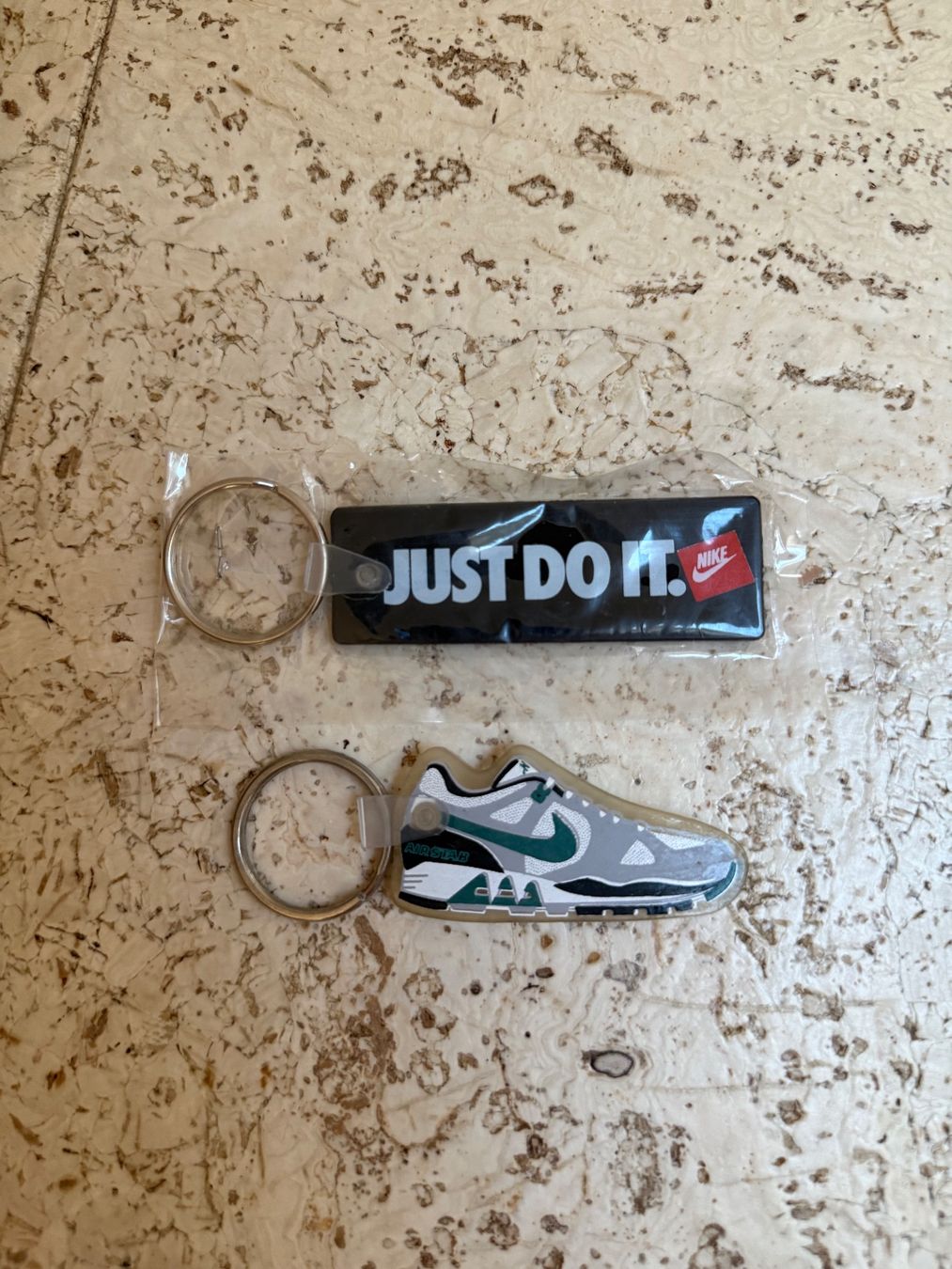 Portachiavi: 2x Vintage Nike Schlüsselanhänger – Nuovo (secondo la descrizione) da Worb venduto da le_castor
