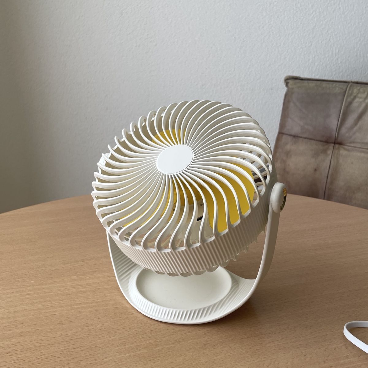 Ventilatoren: Trendiger, moderner Mini Tisch Ventilator weiss – Gebraucht aus Kriens von T0YDARIAN 2