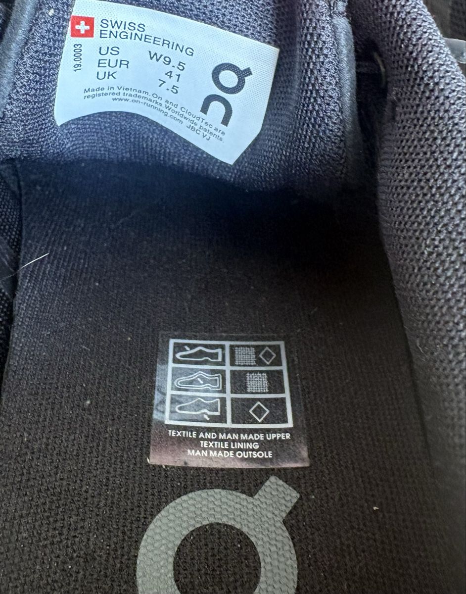 On Scarpe da donna: Sneaker On Cloud Black Gr. 41 / W9.5 - Neu – Nuovo e nell'imballaggio originale da Würenlos venduto da angiie 3