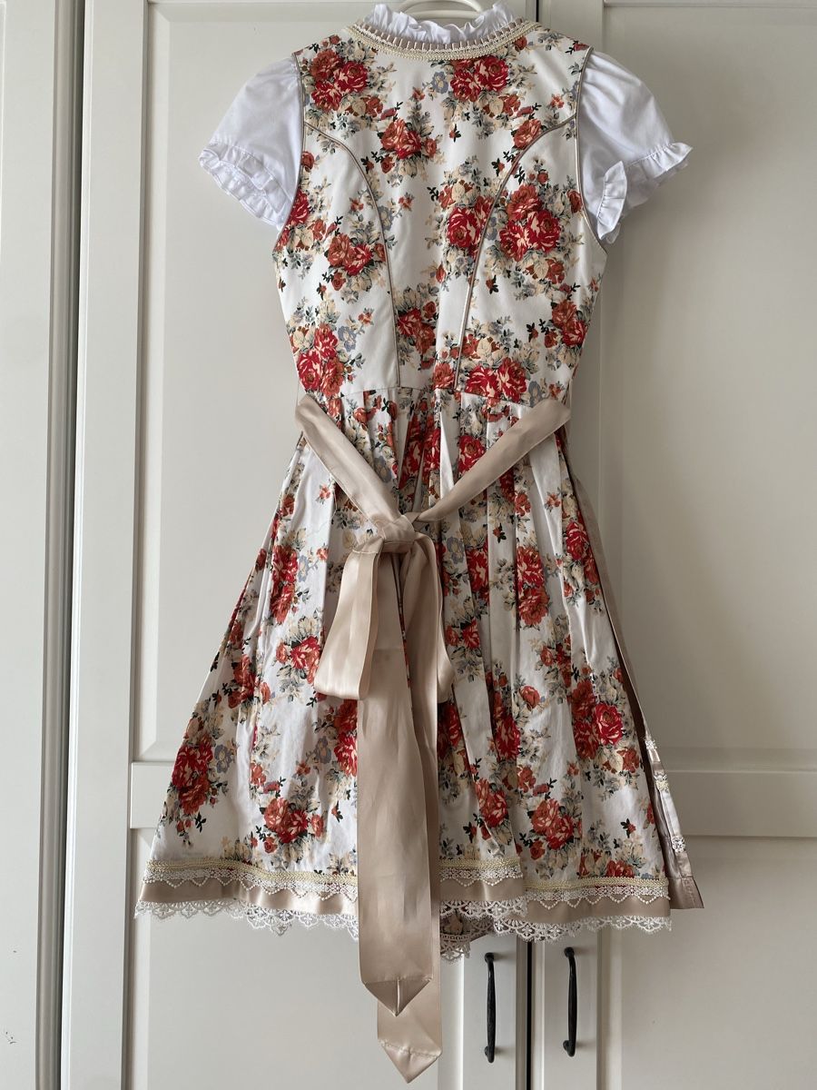Costumes: Krüger Dirndl inkl. Bluse – D'occasion à Wettingen par abdeb 1