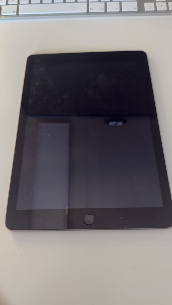 Apple Tablettes PC: iPad 5. Generation 2017 – D'occasion à Basel par stalders72 1