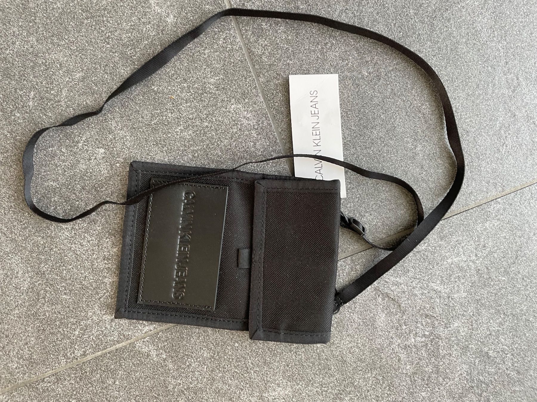 Calvin Klein Portefeuilles: Calvin Klein Tasche – Neuf avec emballage d'origine à Langwiesen par molegra