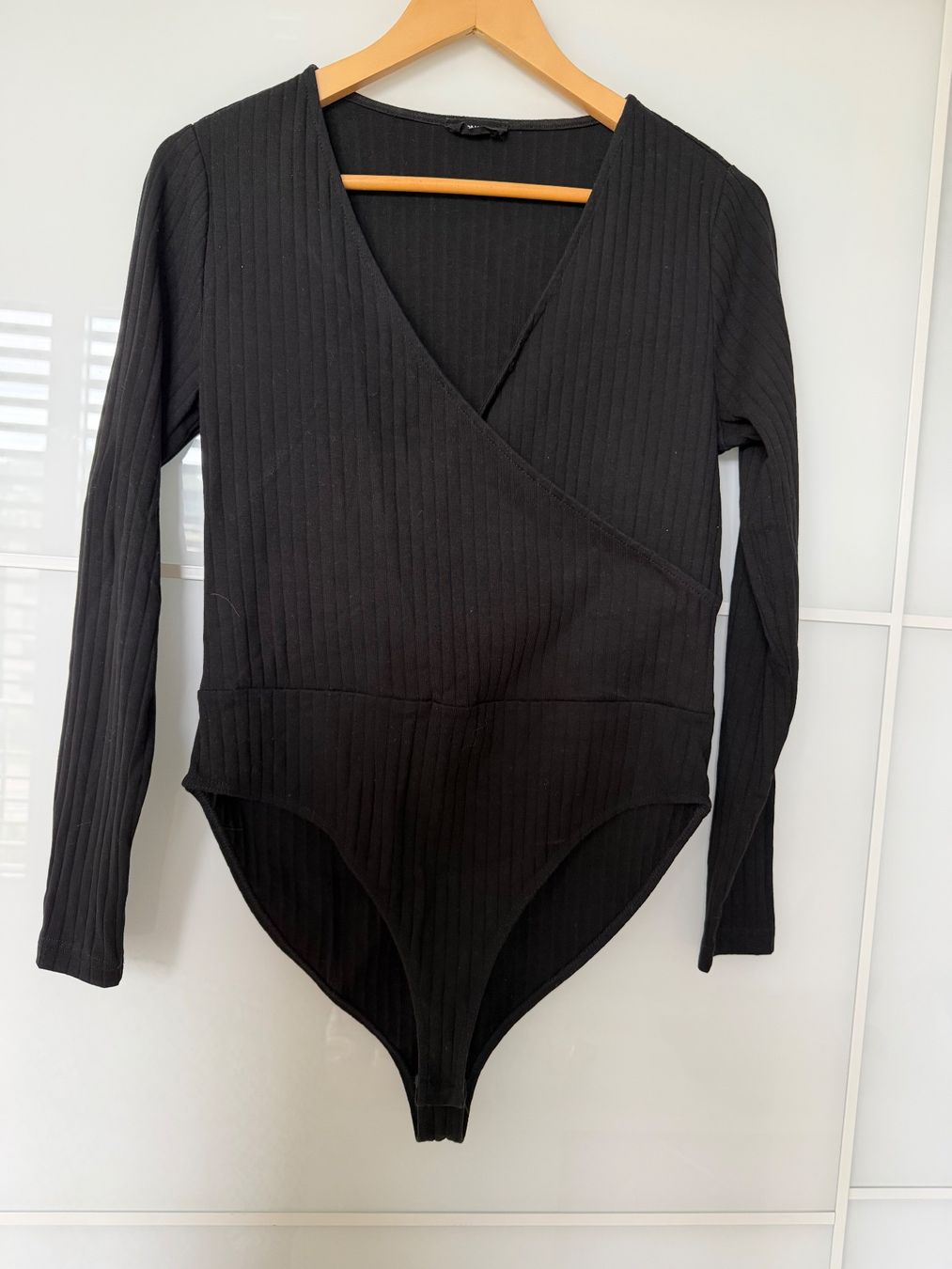 Top: SCHWARZER LANGARM-BODY – Usato da Liestal venduto da sla.kova