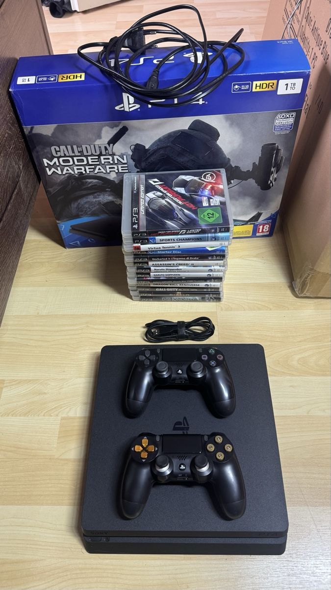 Sony Console: PlayStation 4 Slim 1TB mit 2 Controller + 15 Spiele! – Usato da Rüti.b.Büren venduto da Jordaans