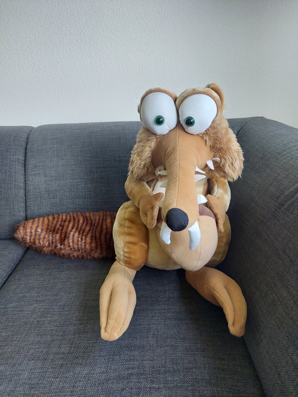 Giocattoli: XL Scrat Plüschtier Eichhörnchen aus Ice Age – Usato da Allschwil venduto da Basileaa