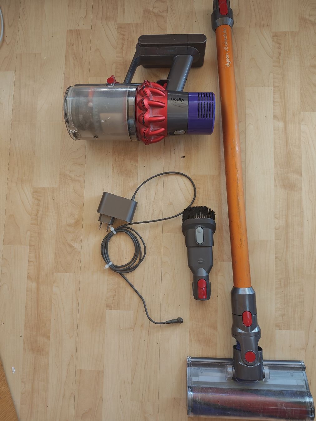 Dyson Staubsauger & Zubehör: Dyson V10 – Gebraucht aus Sarnen von Laut_musik