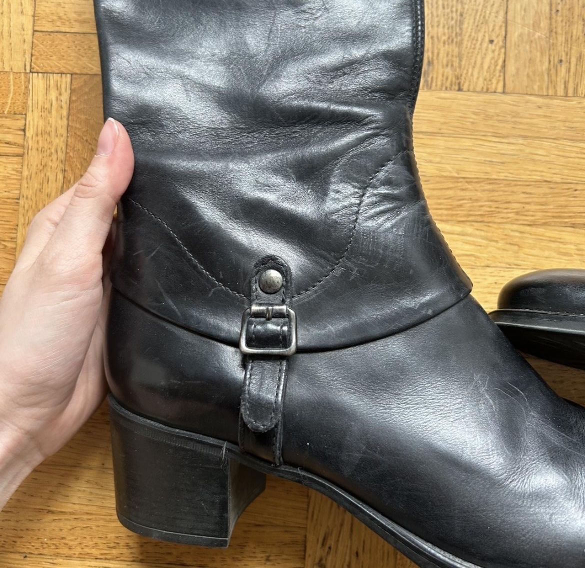 Scarpe da donna: Black leather knee high boots – Usato da Pully venduto da car_rwv6 1