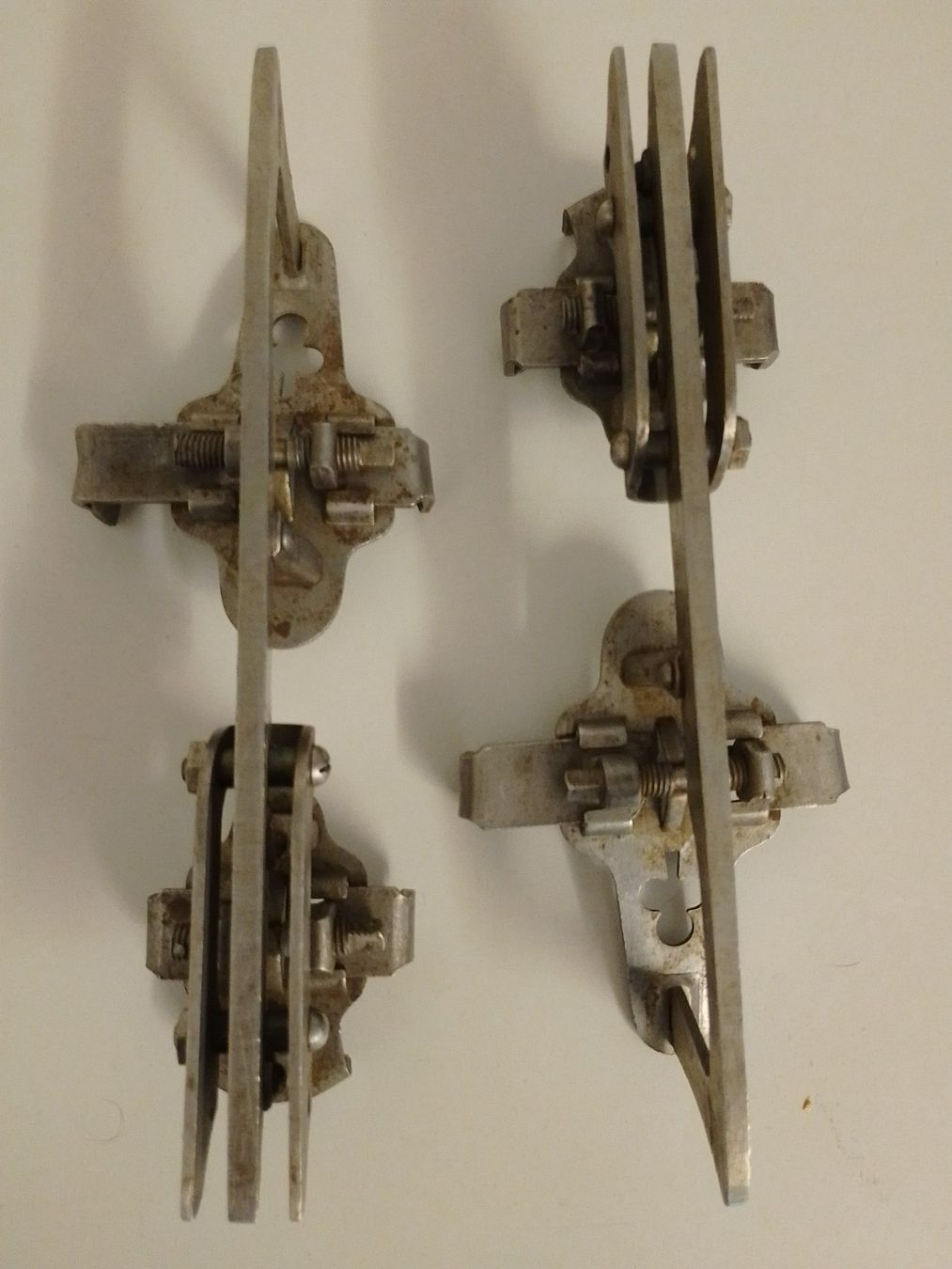 Pattini da ghiaccio: Vintage Kinder Schlittschuhe Metall antike Eislaufschuhe rar – Usato da Zürich venduto da flora044 1