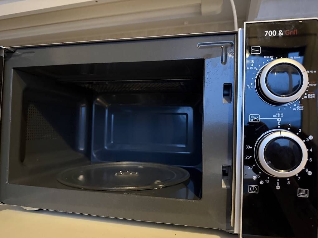 Elettrodomestici da cucina: SEVERIN Mikrowelle mit Grill  – Usato da Luzern venduto da Samira._. 1