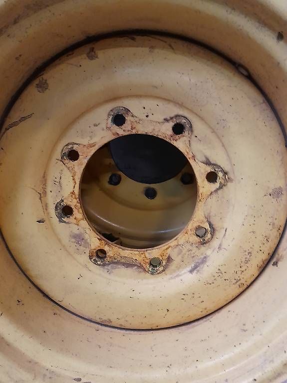 Pneumatici & Ruote complete: Nokian Räder mit Spikes zu John Deere – Usato da Ufhusen venduto da Bamuf 1