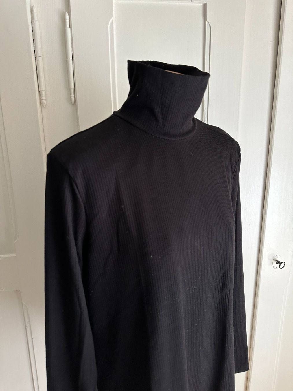 H&M Pulls & Sweat-shirts: Rollkragen Langarmshirt schwarz L – D'occasion à Zürich par Diazaio 1