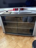 TV-Möbel mit Glasfront auf Rollen gebrauchter Zustand