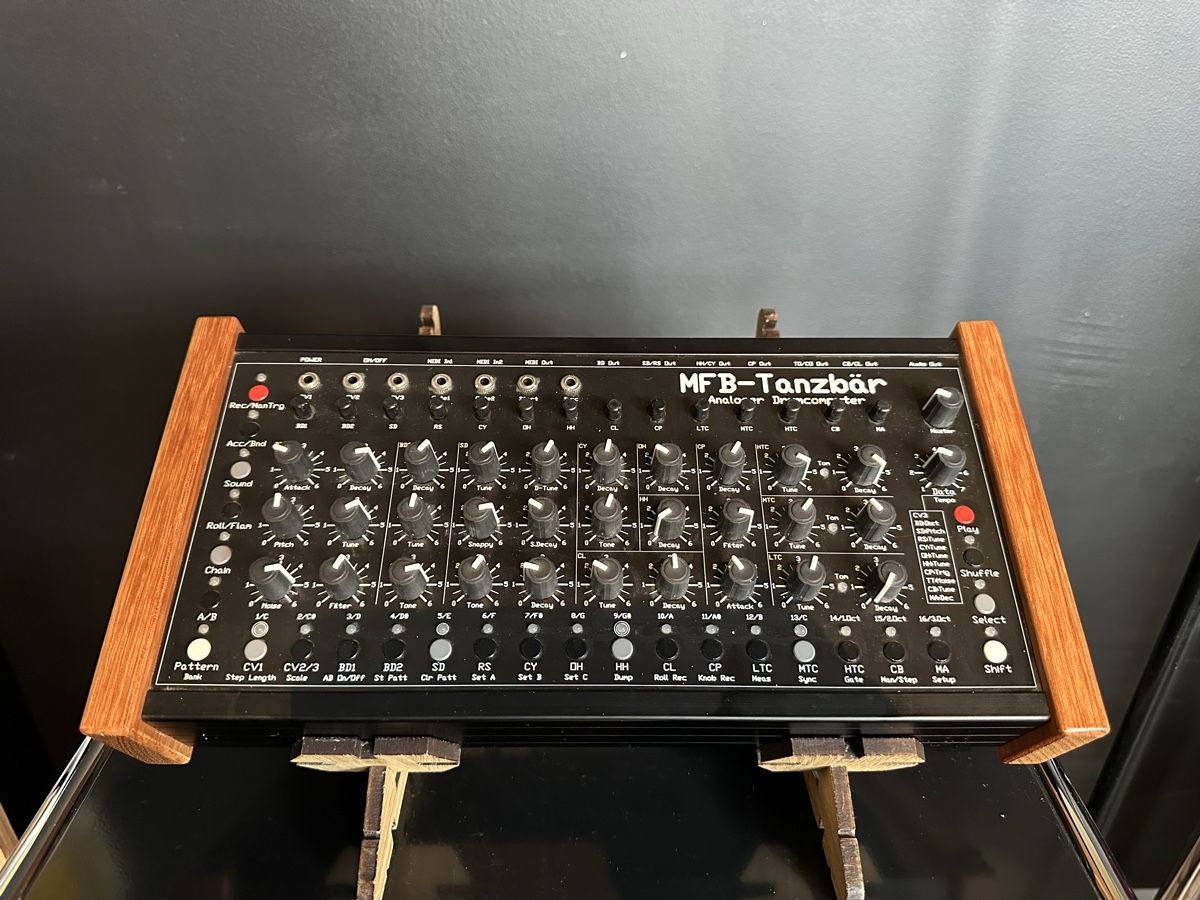 Instruments de musique: MFB Tänzbar – D'occasion à Vevey par Dborg