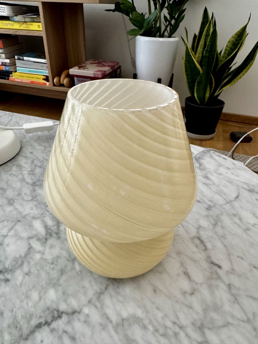 Lampes: Buttercream-colored glass table lamp – D'occasion à Horw par lor_mh97 1