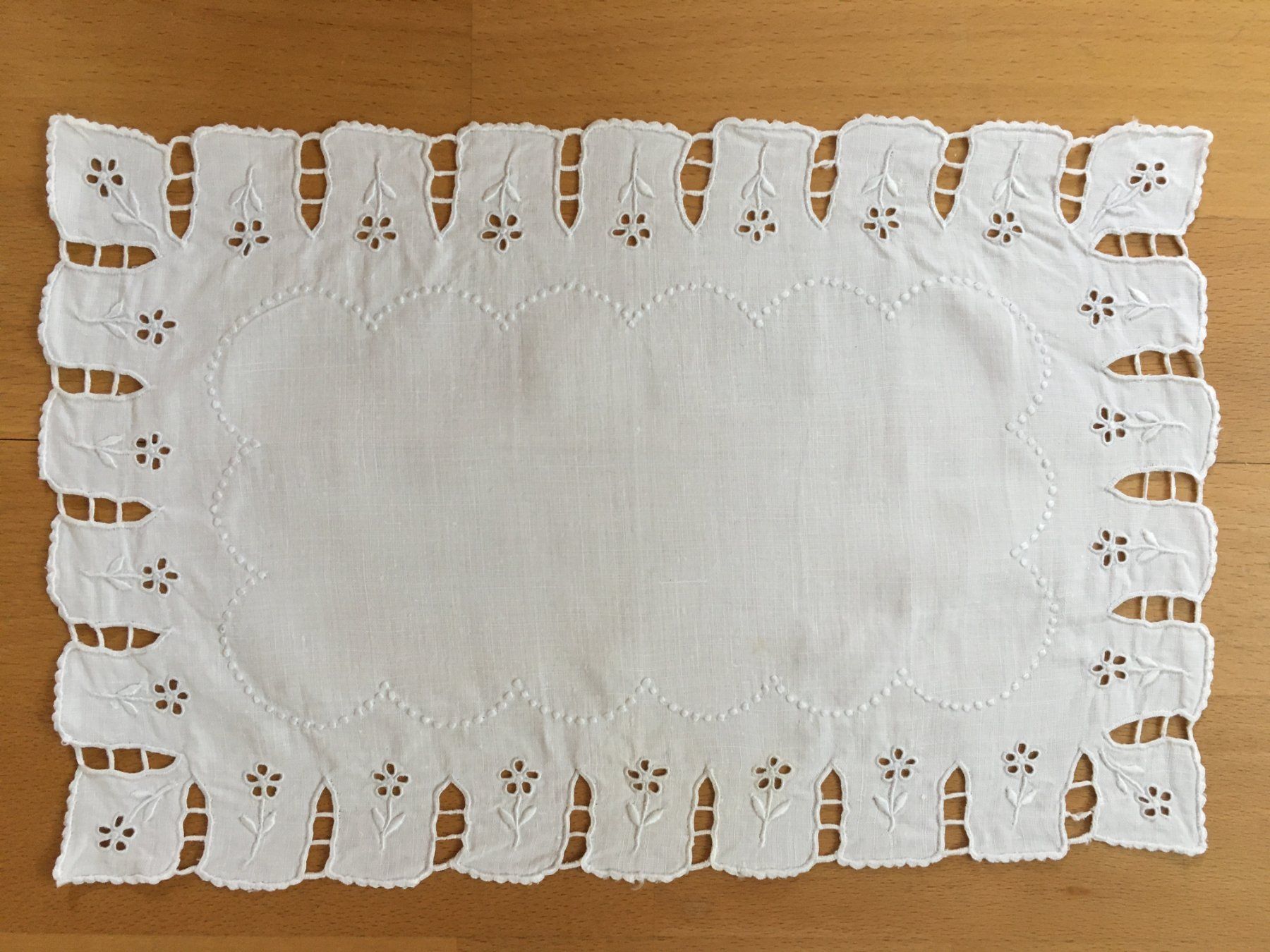 Sottobicchieri: Spitzendeckchen   Handarbeit  30 x 19 cm – Usato da Subingen venduto da ArtBead 4