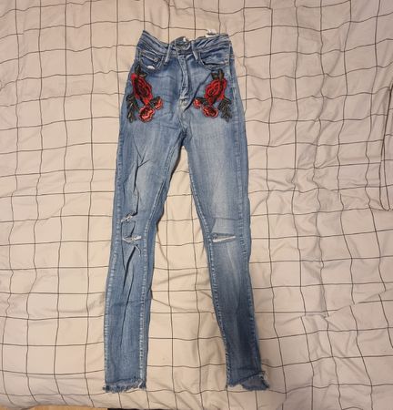 Bestickte Jeans