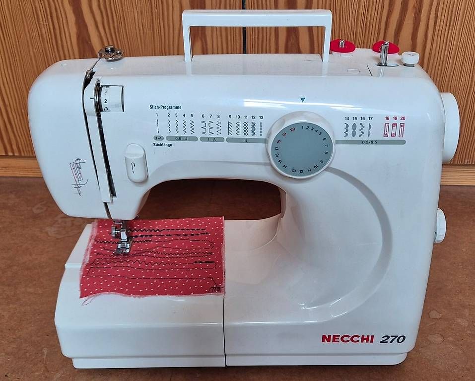 Macchine da cucire: Nähmaschine Necchi 270 – Usato da Schänis venduto da 1234567890ABCDEF