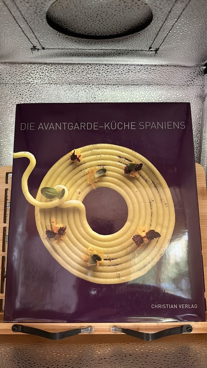 Libri: Kochbuch "Die Avantgarde-Küche Spaniens" – Usato da Celerina/Schlarigna venduto da golfrolf2