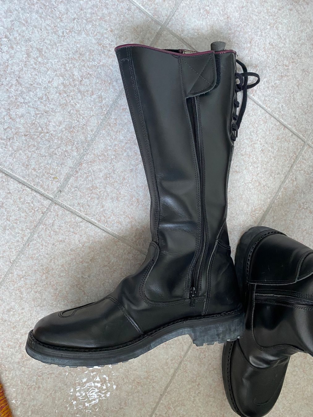 Scarpe da uomo: Neuwertige Leder-/Bikerstiefel Gr. 44 – Nuovo (secondo la descrizione) da Besazio venduto da lionheart63 4