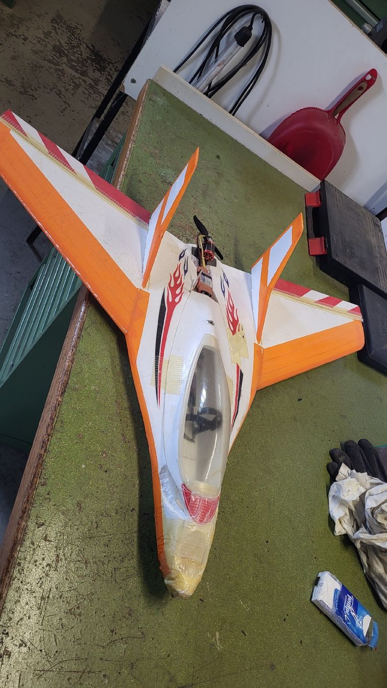 RC Kits de montage: RC Flugzeuge, Futaba/Spektrum, div. Zubehör – D'occasion à Ottikon b.Kemptth. par stef_binder 5
