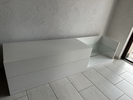 Atraktives TV-Lowboard mit Glastablar & Schubladen (Interio)