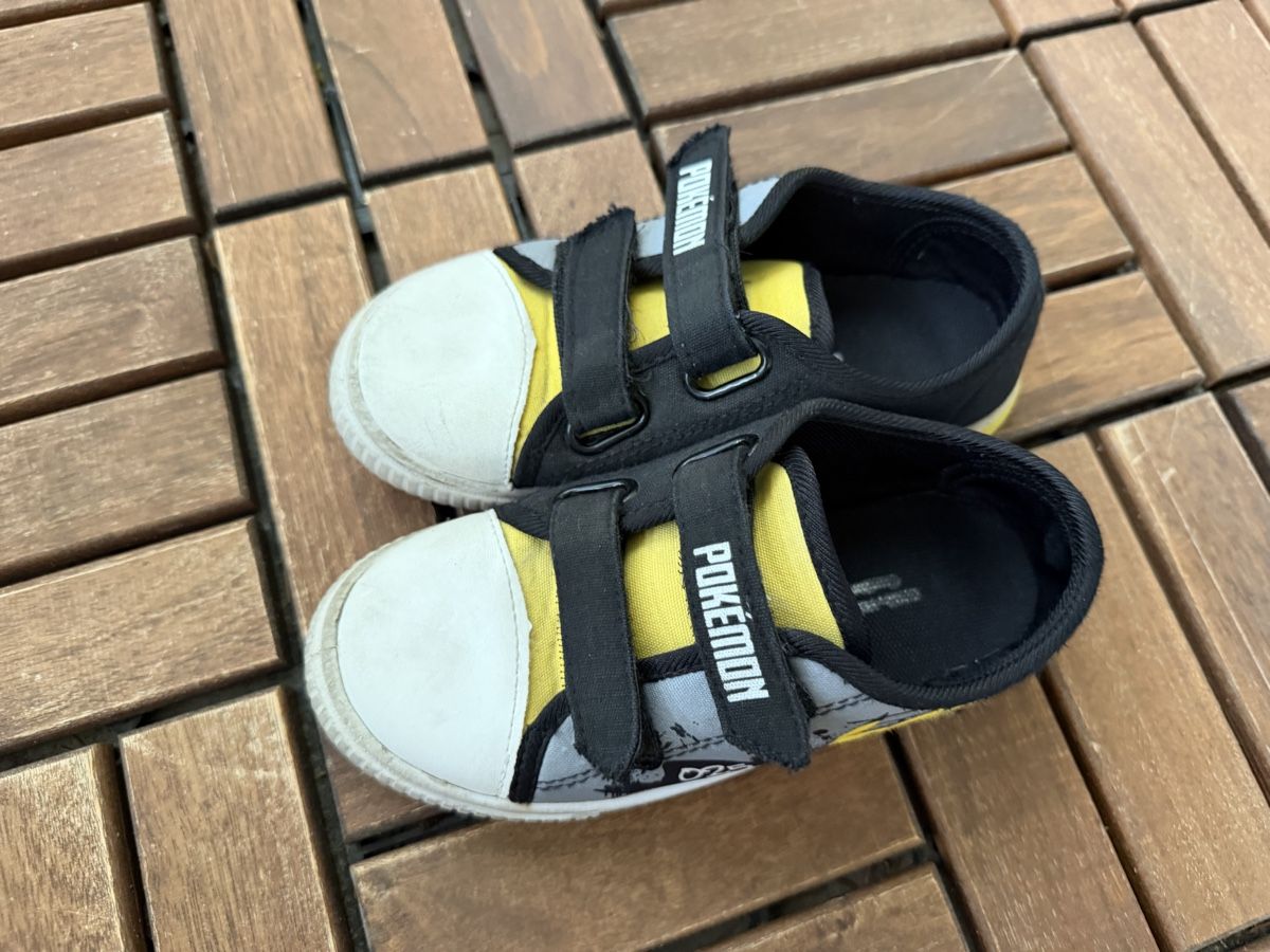 Scarpe per ragazzi: Kinder Turnschuhe Gr. 29 Pokemon gebraucht – Usato da Jona venduto da Good_luck_ 3