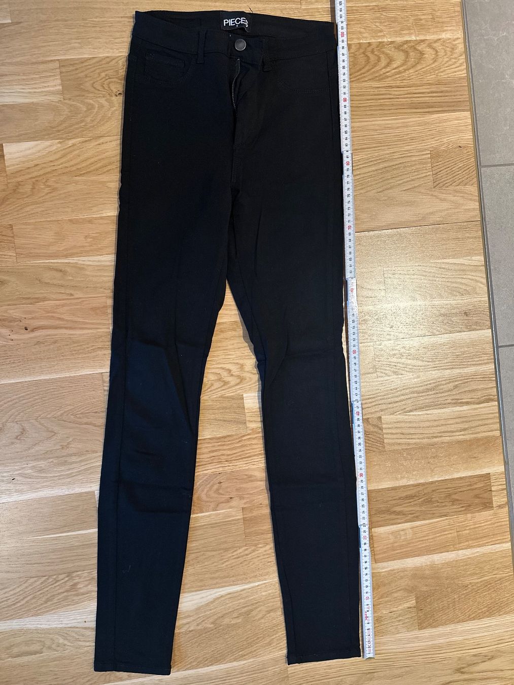 Pieces Jeans: Pieces Jeans, Schwarz, Grösse 28/32, S – Usato da Zürich venduto da cfh_cg22 3