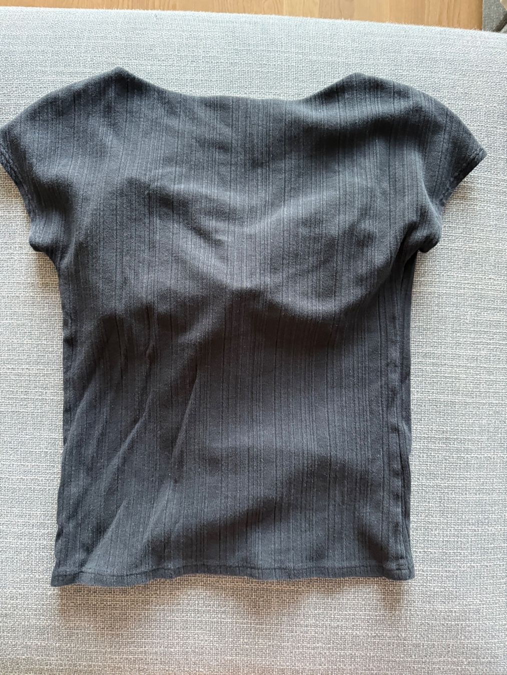 Uniqlo T-shirt: Uniqlo T-shirt with bra – Usato da Dübendorf venduto da zhe_69pd 1