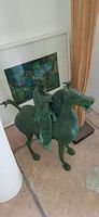 Chinesisches Pferd mit Reiter und Speer aus Bronze