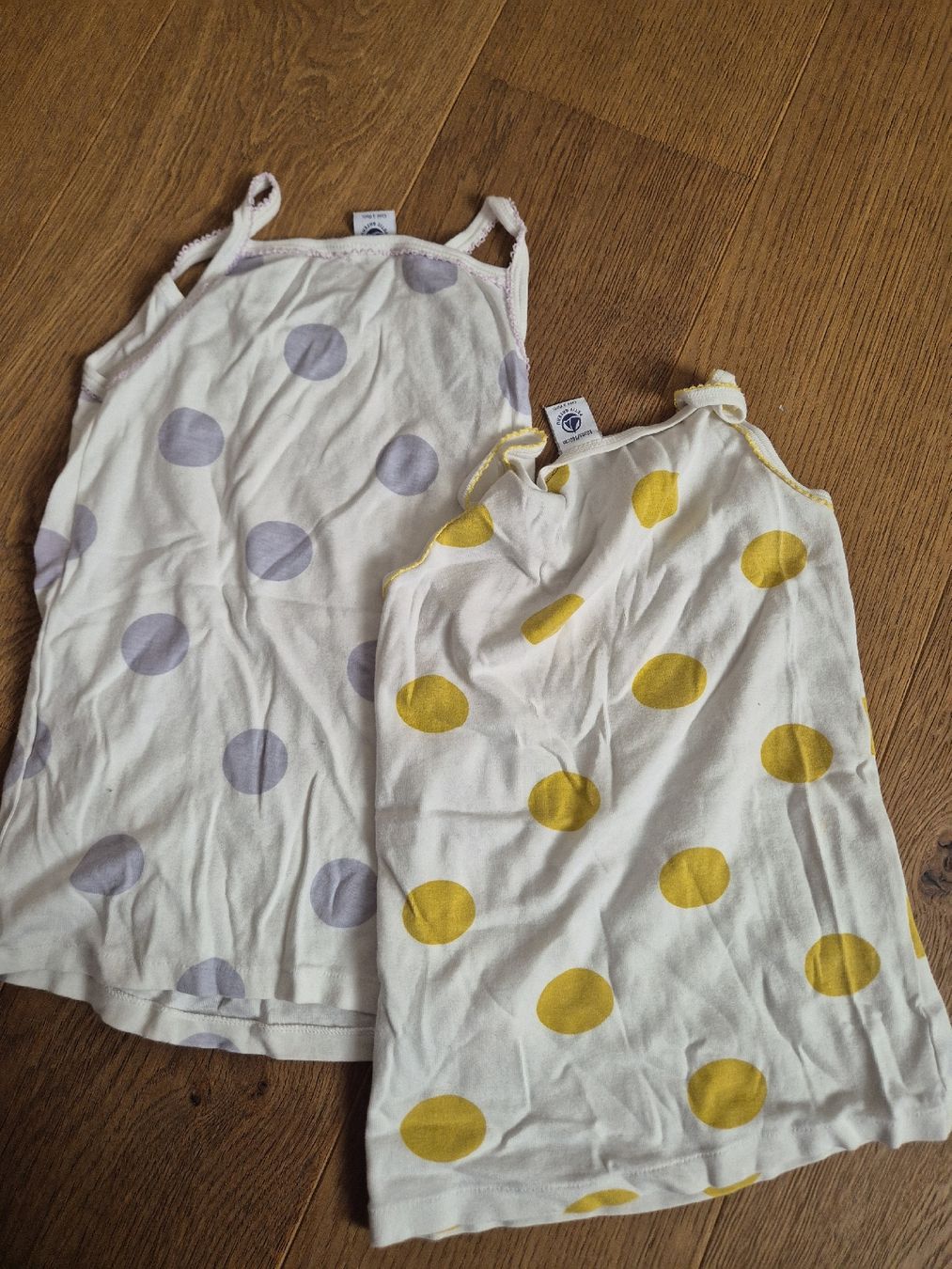 Petit Bateau Lotti & Set di vestiti: lot 2x petit bateau maechen undershirt Gr.10j – Usato da Ostermundigen venduto da Louhdezd 2