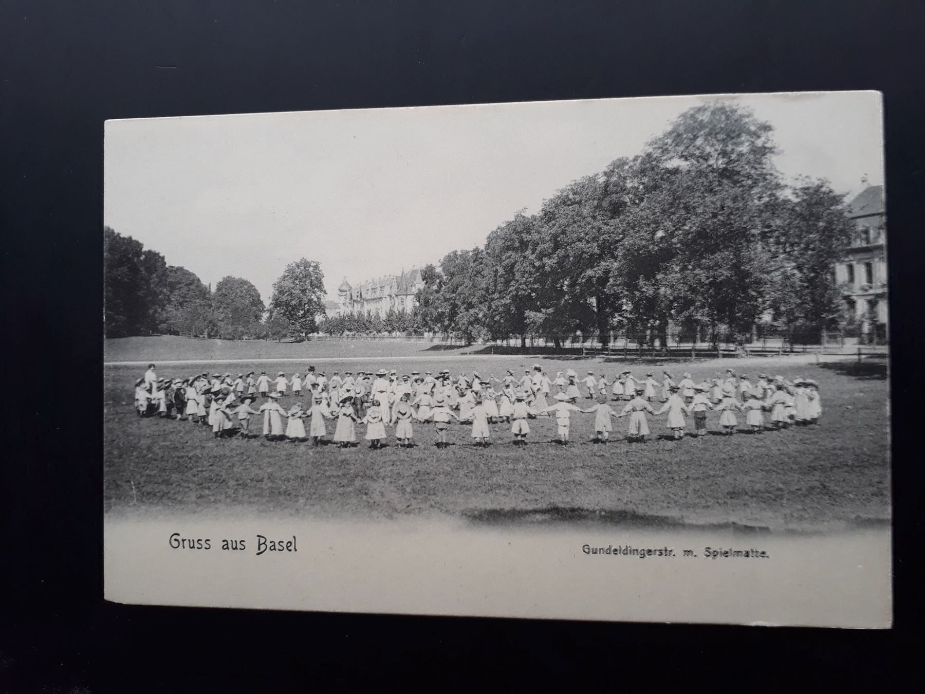 Cartoline postali: AK Basel, Gundeldingerstrasse Spielmatte – Usato da Herzogenbuchsee venduto da Herkules9