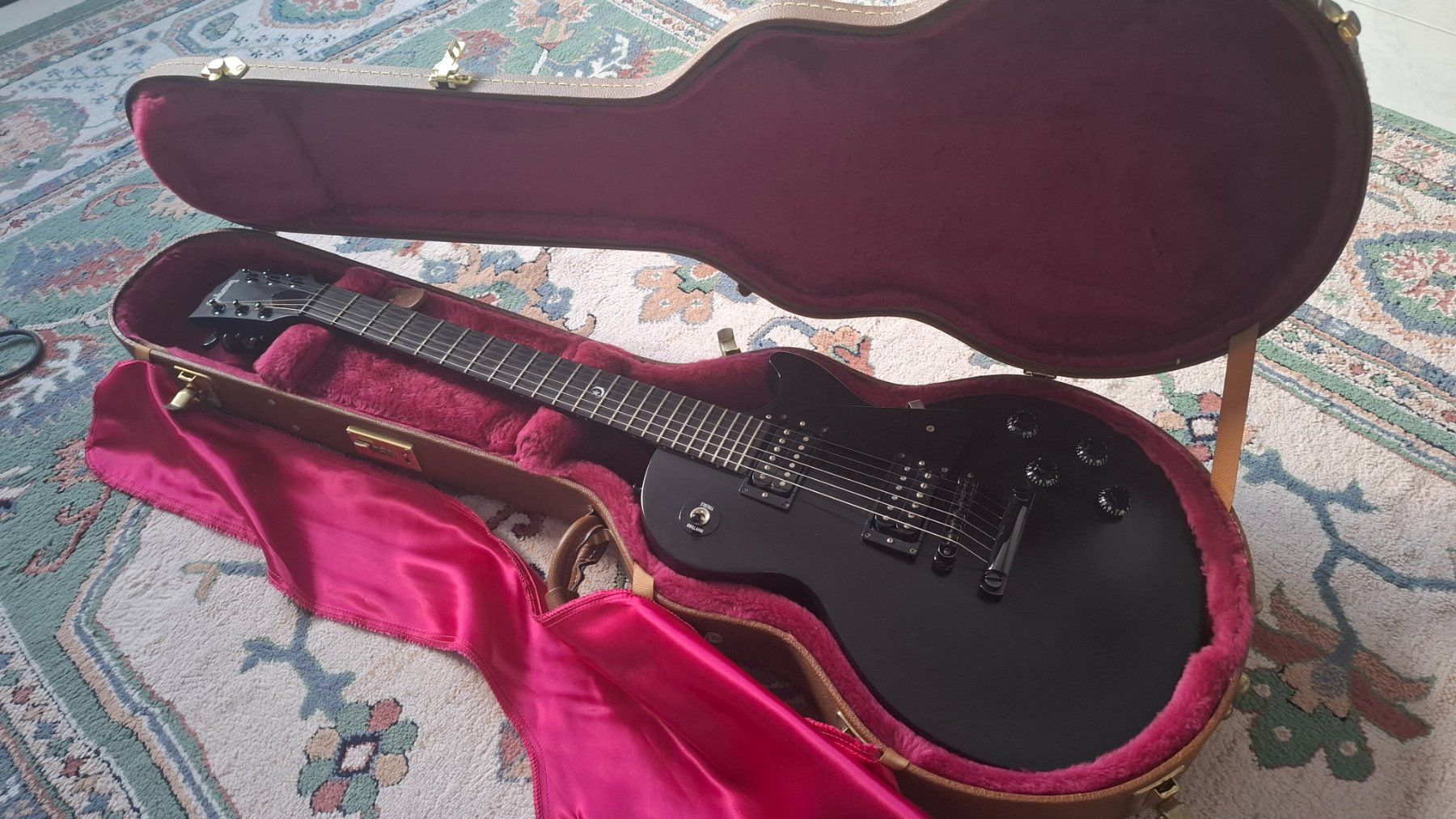 Gibson Musikinstrumente: Gibson Les Paul Studio Gothic - Year 2000 – With Case – Gebraucht aus Zumikon von marmite99 8
