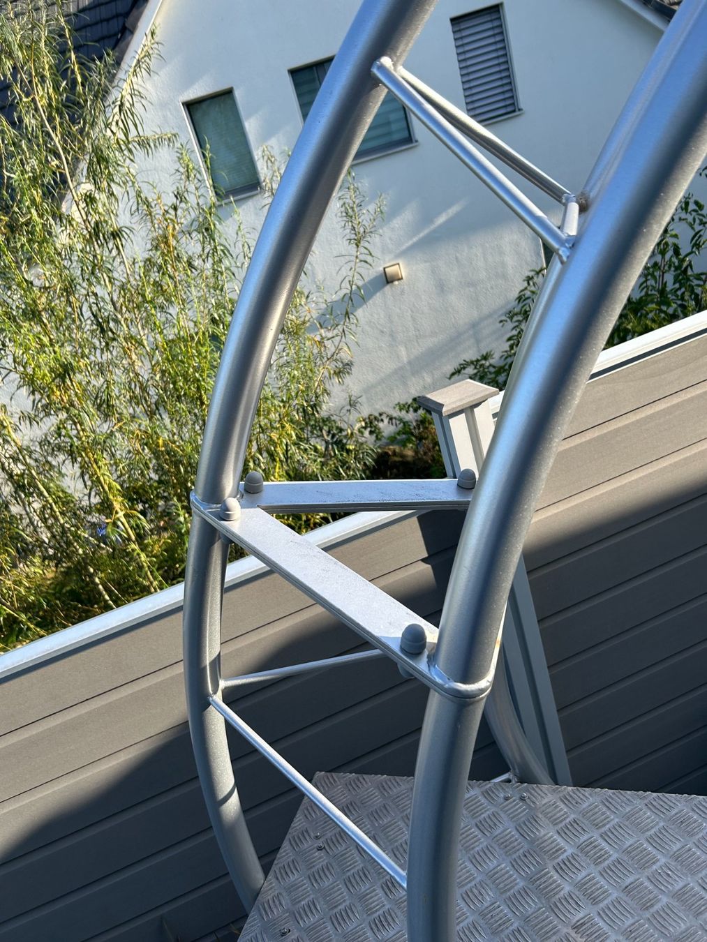 Poltrone pensili da giardino: Bogengestell mit Liege – Usato da Dietikon venduto da qwe 1