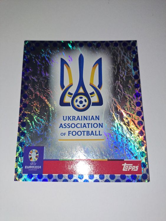 Autocollant Topps UEFA Euro 2024 Ukraine N°1 - Armoiries, Violet Parallèle - Neuf