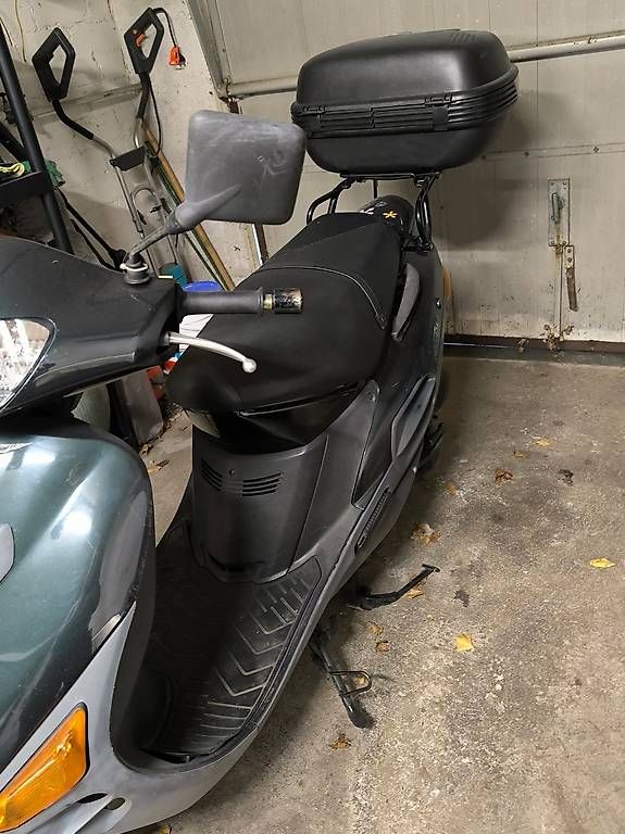 Scooters: 125 Roller Suzuki AN125 – Gebraucht aus Port von Lararuth 1