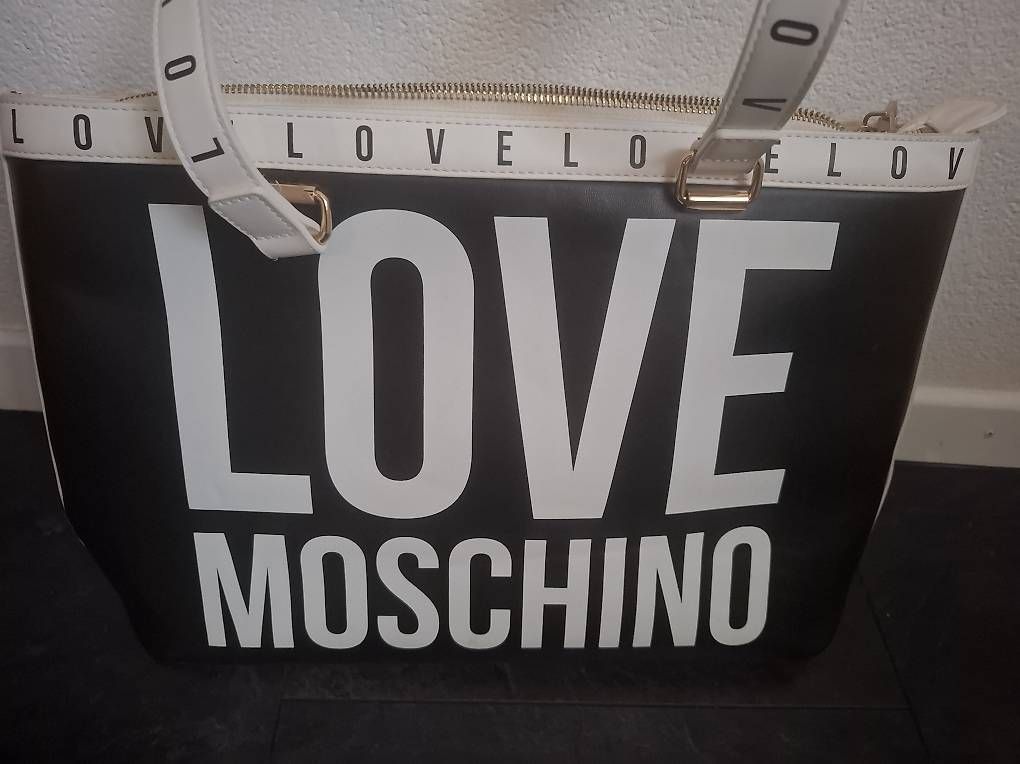 Sacs femmes: Moschino Handtasche – D'occasion à Wilchingen par dil_pk5r