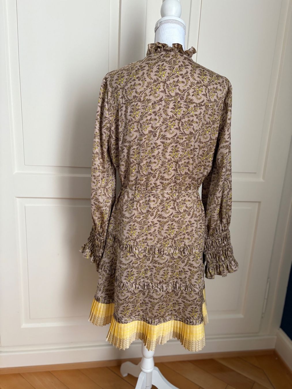 Steffen Schraut Vestiti: Steffen Schraut Kleid, Herbstlook mit Blumenmuster – Usato da Winterthur venduto da Lepetitprince18 1