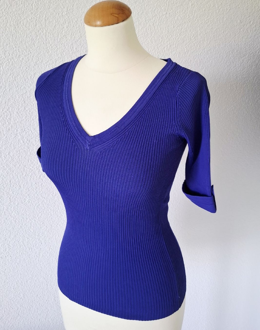 Mango T-shirt: MNG Strickpullover V-Ausschnitt lila/blau Grösse S – Usato da Emmen venduto da Tigerlady 2