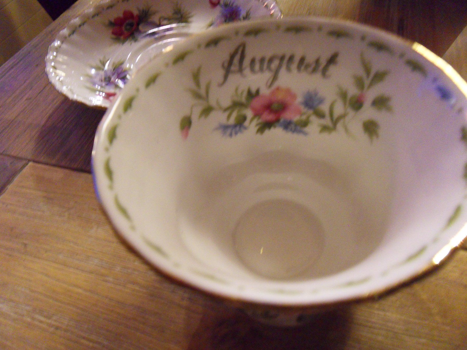 Royal Albert Tassen: Royal Albert Tasse August – Gebraucht aus Schongau von Eva-Katharina 2