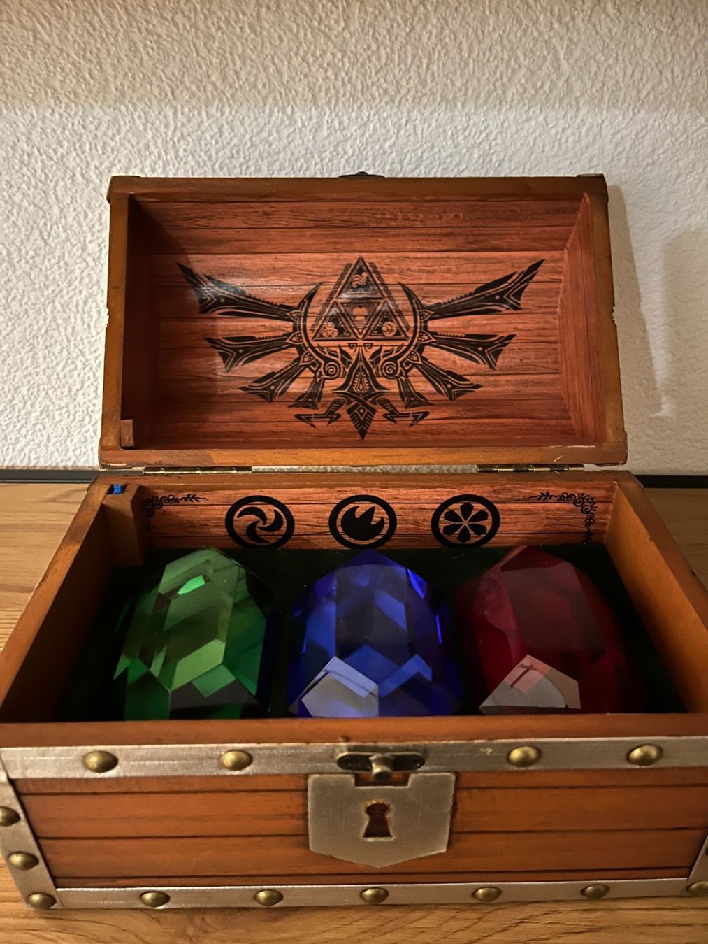 Nintendo Statuette: Zelda Truhe mit Rubinen – Usato da Sumiswald venduto da dulik94 2
