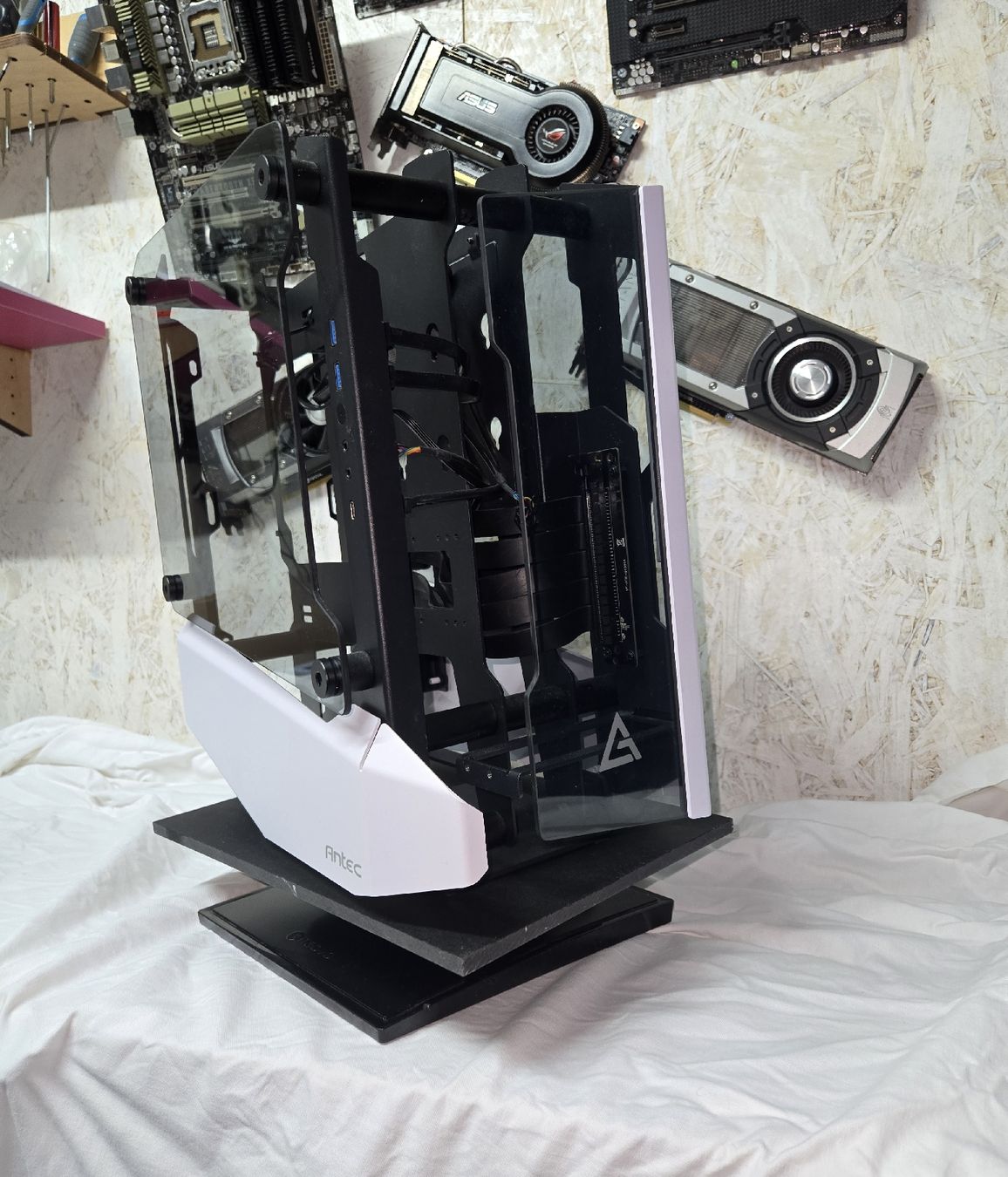 Custodie: Antec Striker Mini-ITX Gehäuse – Usato da Riehen venduto da cosh 2