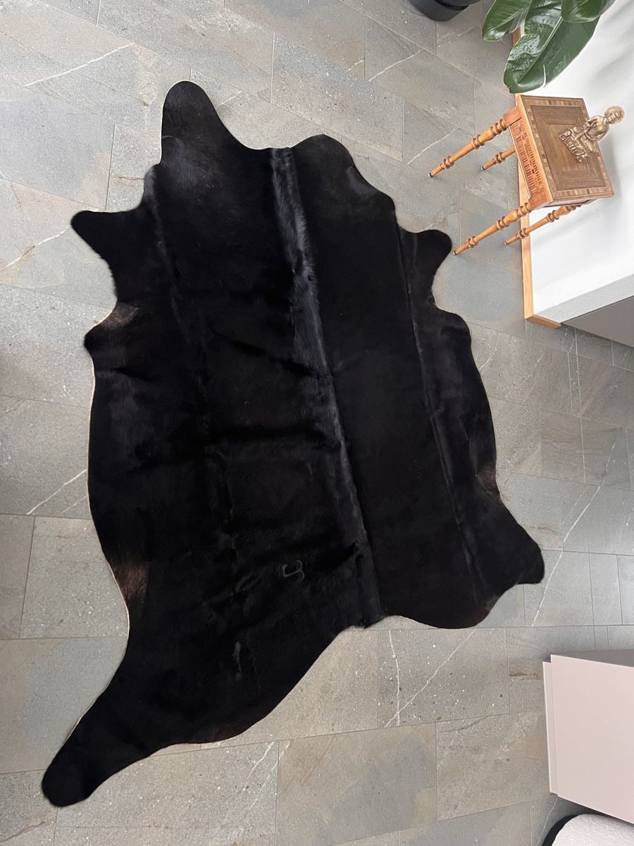 Tapis: Echtes Rindsfell schwarz Teppich  – D'occasion à Ostermundigen par Malediva 1