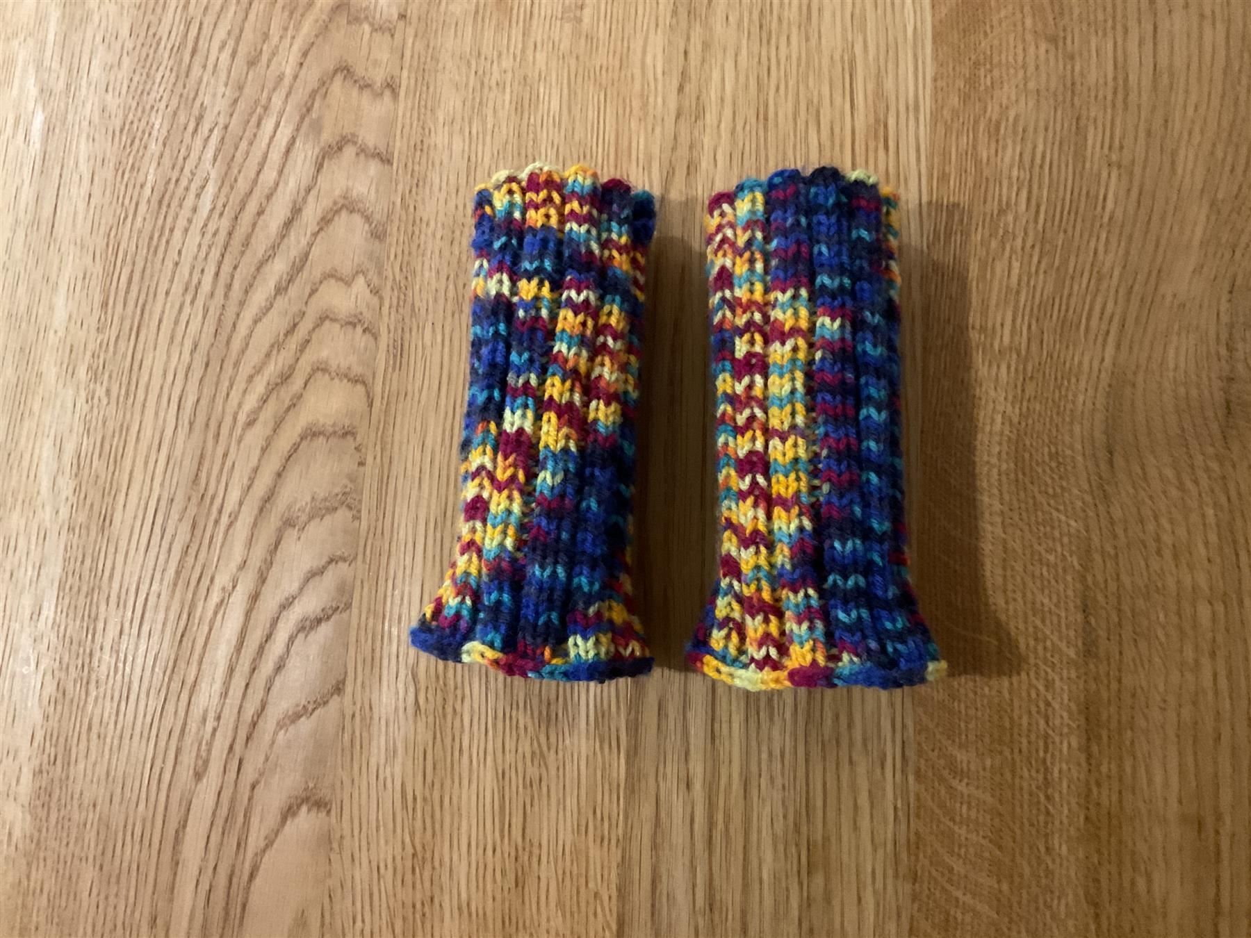 Guanti & manicotti: Handgestrickte Pulswärmer Amedisli – Nuovo (secondo la descrizione) da Wetzikon ZH venduto da FeeF