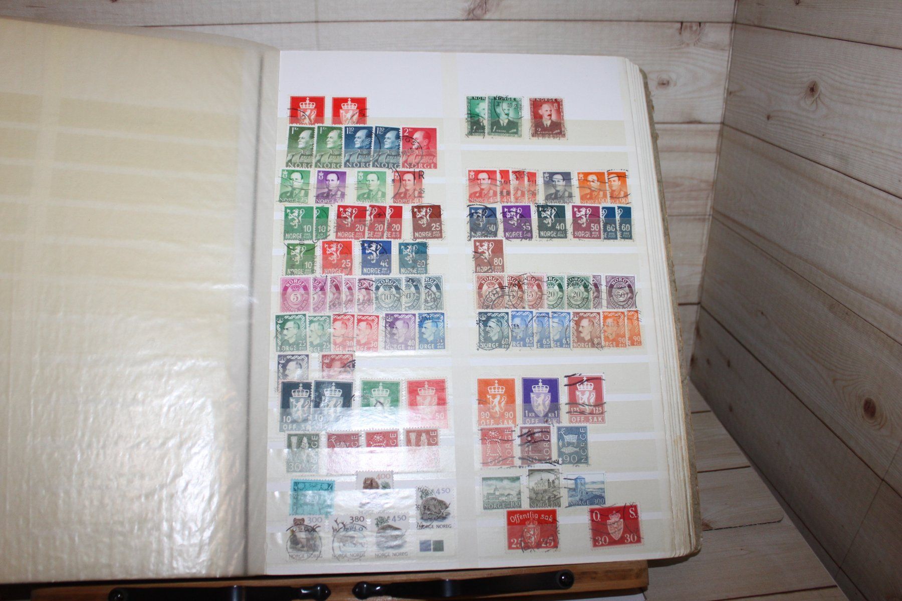 Alle Briefmarken: Norwegen - 103 gestempelte Briefmarken – Gebraucht aus Kaden von Buchantiquariat