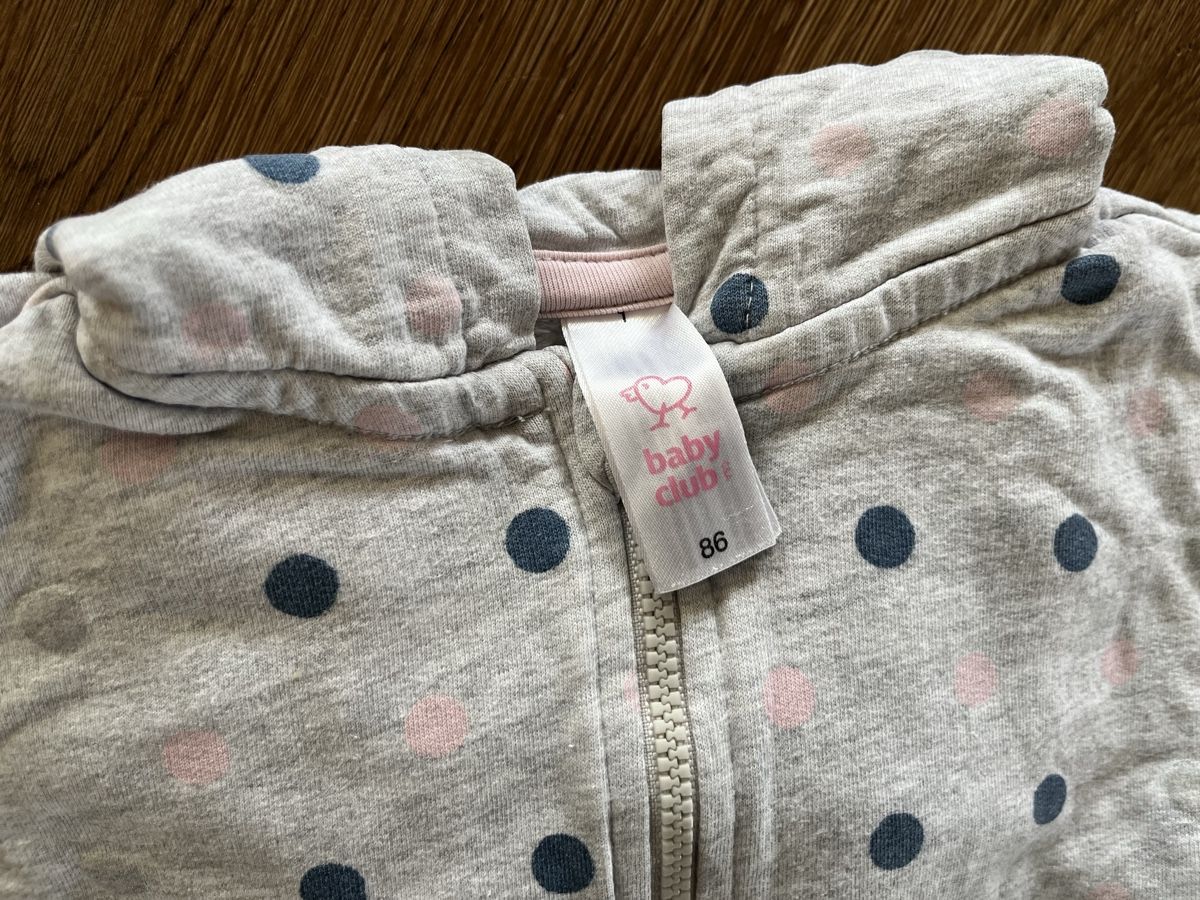C&A Vestes & Manteaux: 2 x C&A Strickjacke Zwillinge Größe 86 – D'occasion à Wolfwil par NewGirl 2