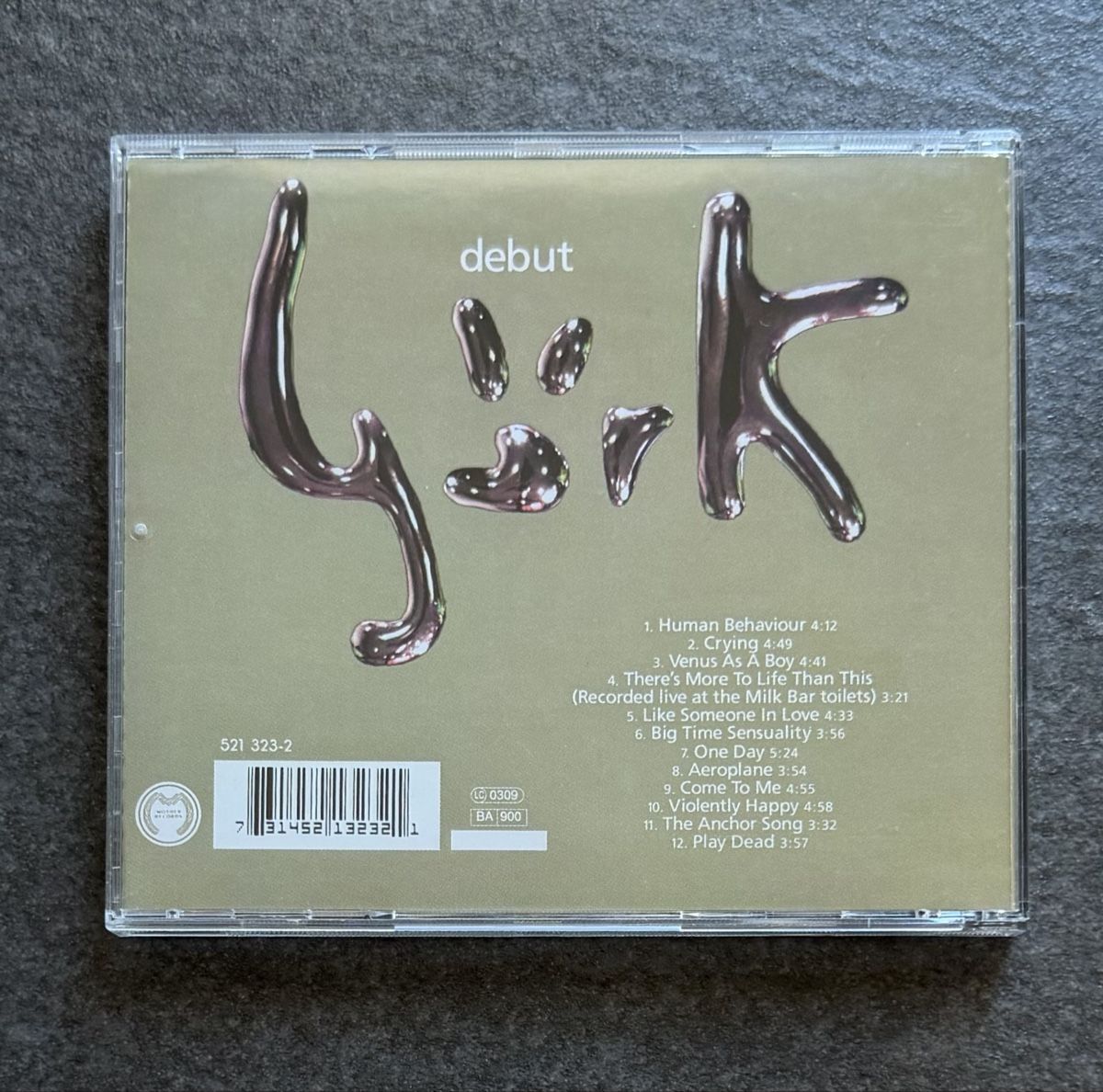 CDs: Björk Debut CD – Gebraucht aus Zürich von cENS0R 1