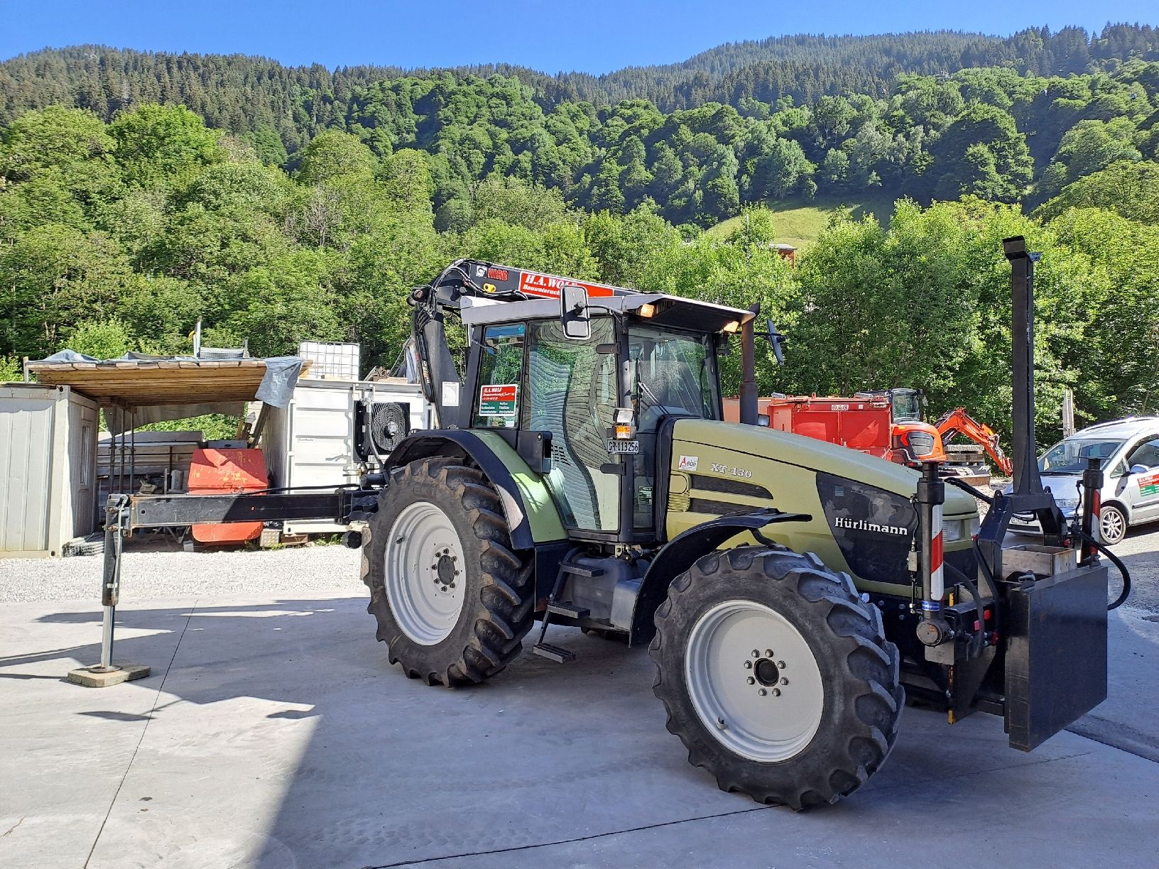 Trattori: Traktor Hürlimann XT 130 mit Hiab Kran – Usato da Klosters Dorf venduto da urs_r99w 1
