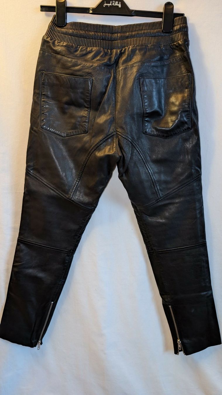 Pantaloni: Hose schwarz Leder optik glanz Gr. 38 M – Usato da Sarmenstorf venduto da taosun 2