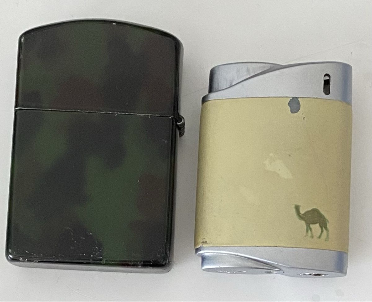 Camel Accendini: Zwei Feuerzeuge Camel und Tarnmuster – Usato da Allschwil venduto da Deal_Tiger99 1